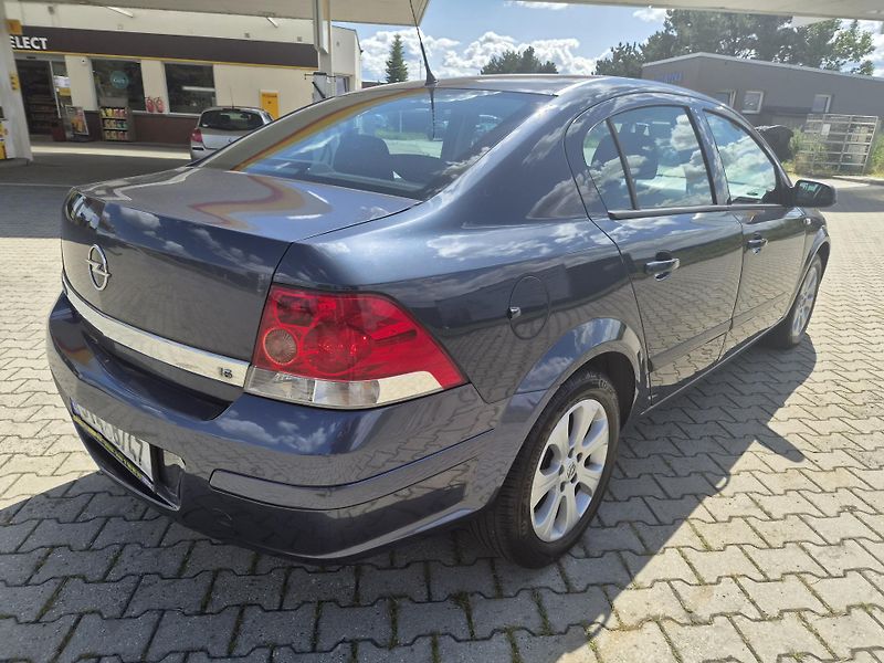 Opel Astra 1,6 16V Enjoy - fotka 3 z 16