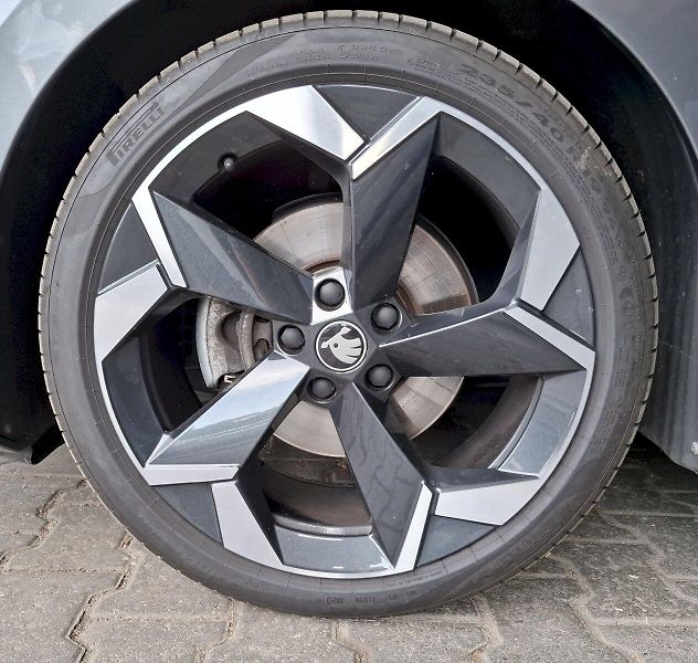 Škoda Superb (2025) SPORTLINE 110/2.0 A7A - fotka 6 z 28