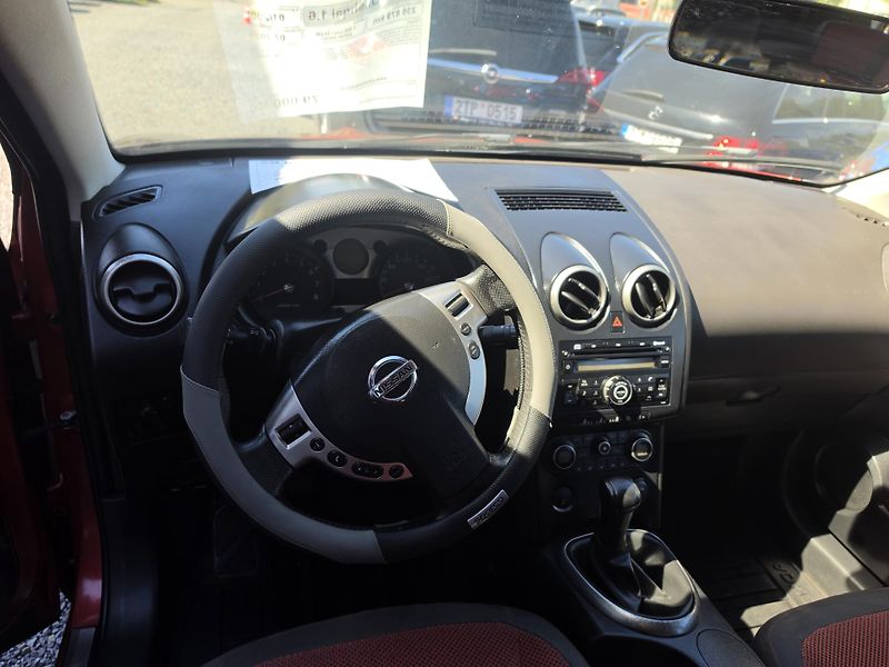 Nissan Qashqai 1.6  - fotka 18 z 19