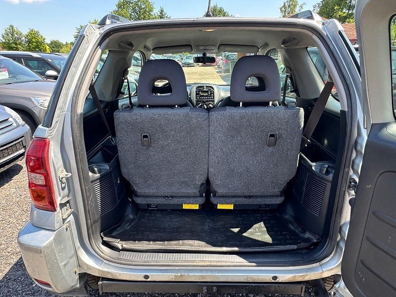 Toyota RAV4 (2005) 2.0 D-4D, 4WD - fotka 10 z 12