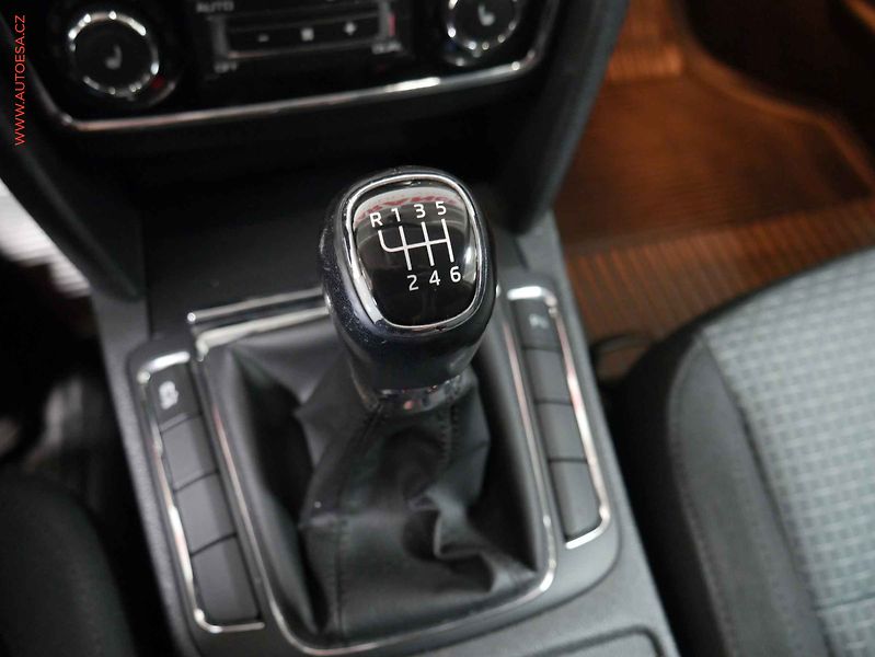 Škoda Superb (2013) 2.0 TDI, ČR, STK6/28 - fotka 24 z 26