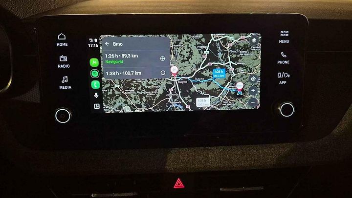 Mobilní navigace Mapy v Android Auto. Ilustrační snímek