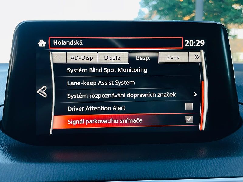 Mazda 3 2.0i AUTOMAT LED KAMERA VÝHŘEV - fotka 37 z 48