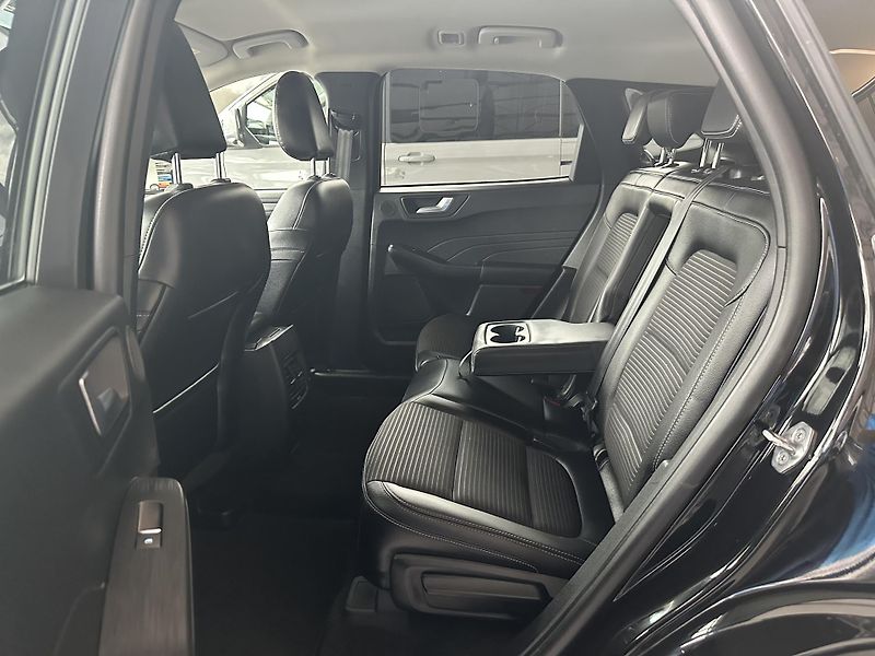 Ford Kuga Titanium X 2.5i HEV 190k aut - fotka 13 z 39