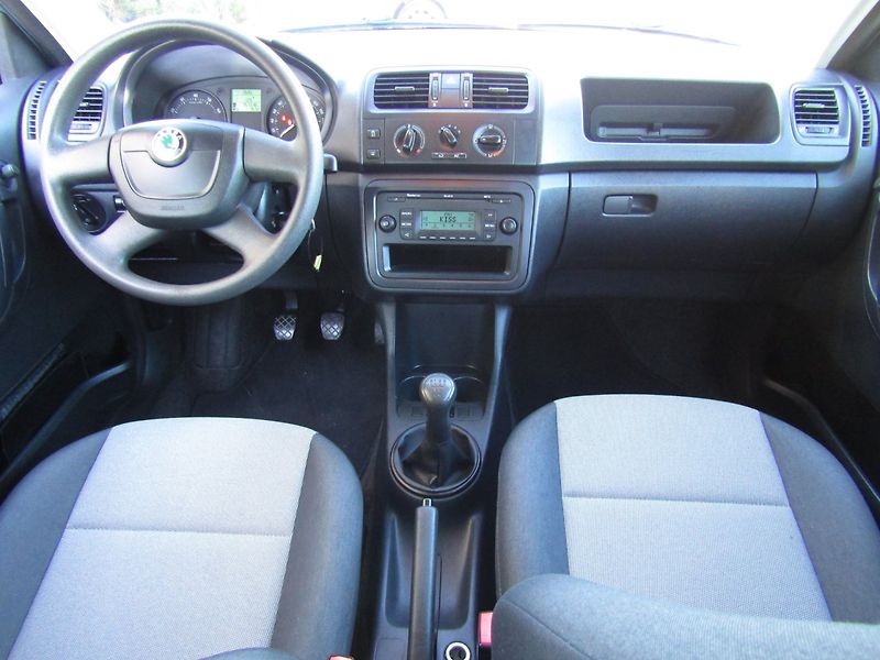 Škoda Fabia (2012) 1.2 12v 44kW ZIMNÍ PNEU - fotka 15 z 34