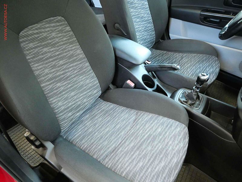 Kia Ceed (2009) 1.4i, ČR, AC - fotka 11 z 19