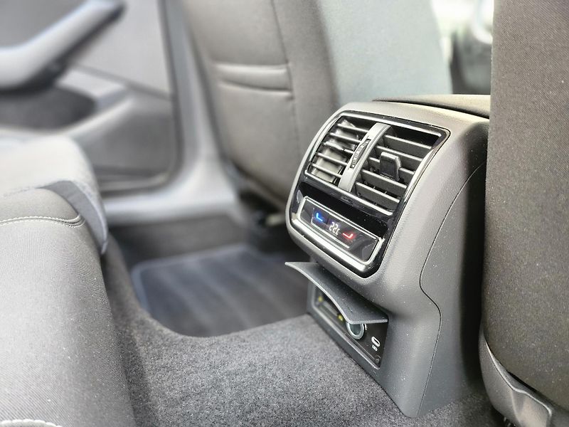 Volkswagen Passat 2.0TDI 110kw DSG Variant - fotka 23 z 26