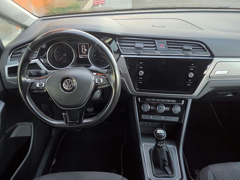 Volkswagen Touran (2019) 1.5 TSI  7 MÍST - fotka 7 z 10