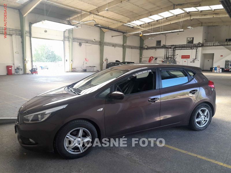 Kia Ceed (2013) 1.4i, ČR, servis.kniha, AC - fotka 1 z 3