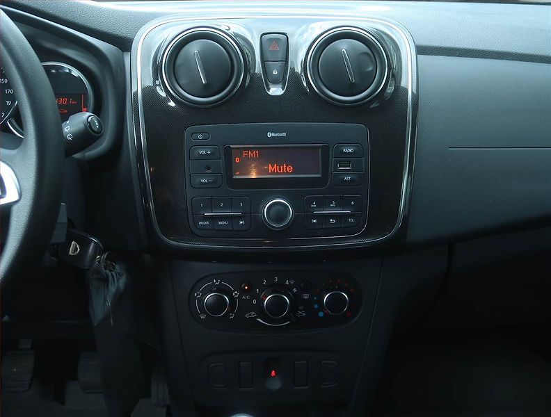 Dacia Logan (2019) 1.0 SCe, Serv.kniha - fotka 12 z 15