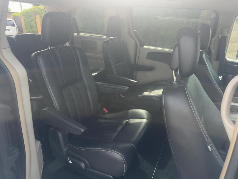 Lancia Voyager (2012)  Town 3,6 DVD Navi 2012 - fotka 9 z 20