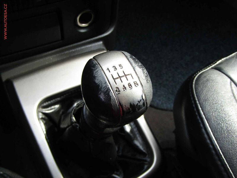 Nissan X-Trail (2004) 2.0 dCi 4x4, 2.maj,ČR, Ac - fotka 17 z 21