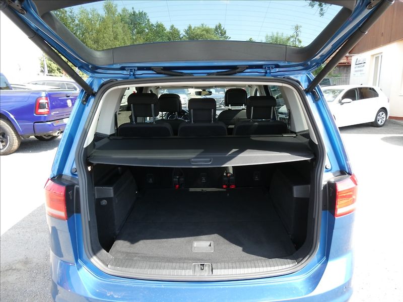 Volkswagen Touran 1,4 TSi 110kW DSG,LED,serviska - fotka 18 z 49