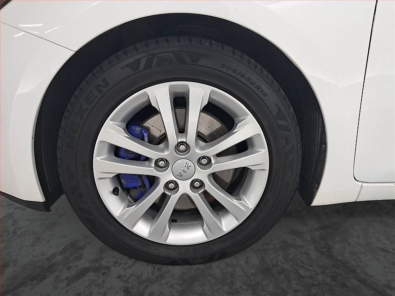 Kia Ceed (2014) 1.6 CRDi, Navi, Tempomat - fotka 14 z 20
