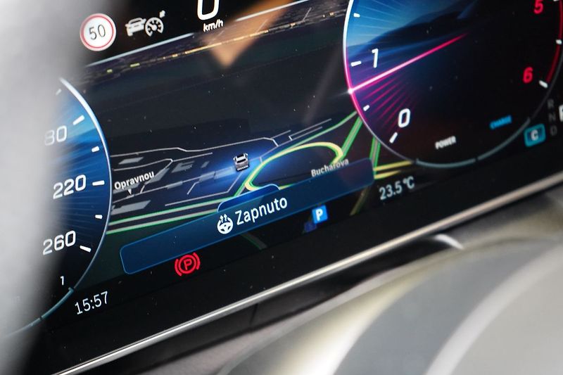 Mercedes-Benz GLC 220d 4M AMG, Ventilace, Tažné - fotka 23 z 50