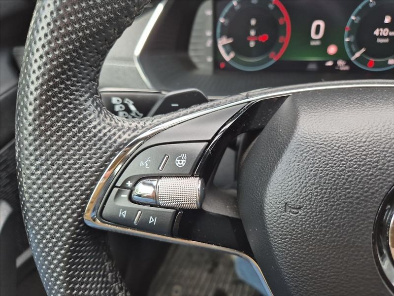 Škoda Octavia 2,0 TDi SportLine DSG - fotka 17 z 18