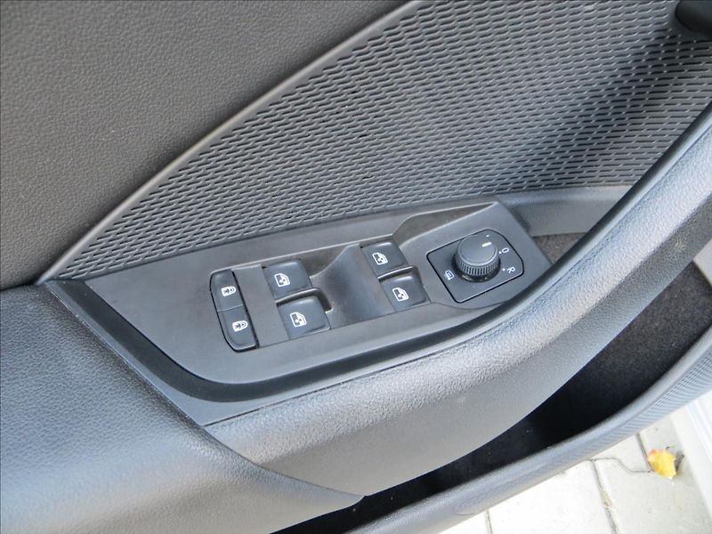 Škoda Octavia 2,0 TDI 85kW Ambition ČR - fotka 12 z 27