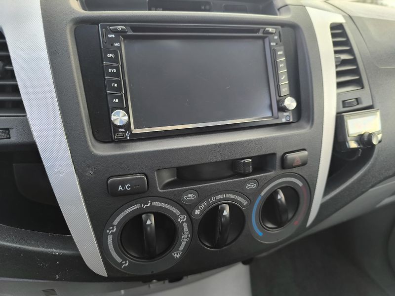 Toyota Hilux (2007) 2.5 D-4D SERVISNÍ KN,DOL KM - fotka 18 z 45