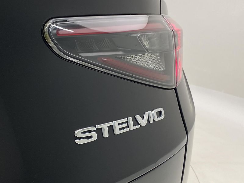 Alfa Romeo Stelvio VELOCE 2.2JTDm REZERVACE - fotka 37 z 62