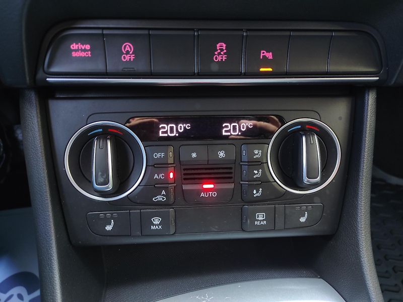 Audi Q3 2,0TDi 4x4,S-Tronic,Sport,ČR - fotka 23 z 49