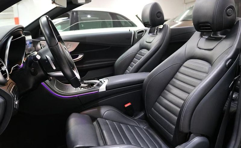 Mercedes-Benz Třídy C 300 AMG 360 kamera Burmester - fotka 12 z 22