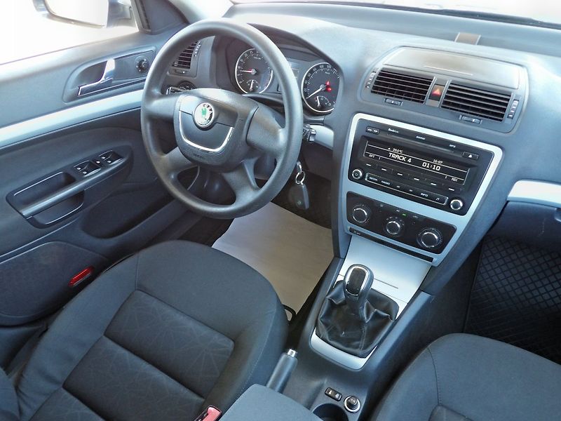 Škoda Octavia 2.0TDI Family Tažné Serviska - fotka 18 z 29