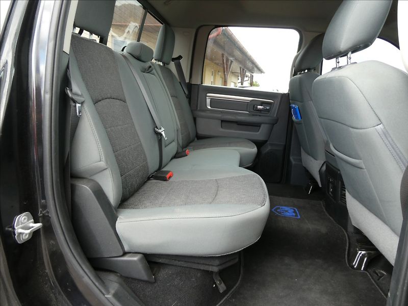 RAM 1500 5,7 HEMI Bighorn 295kW AT8 - fotka 20 z 35