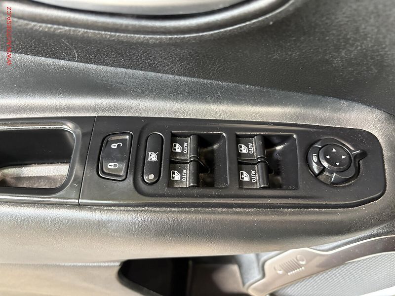 Jeep Renegade (2018) 1.0 T-GDi, Limited, navi - fotka 12 z 18
