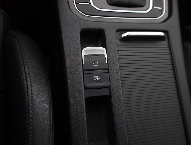 Volkswagen Passat (2015) 2.0 TDI, Automat, Navi - fotka 16 z 18