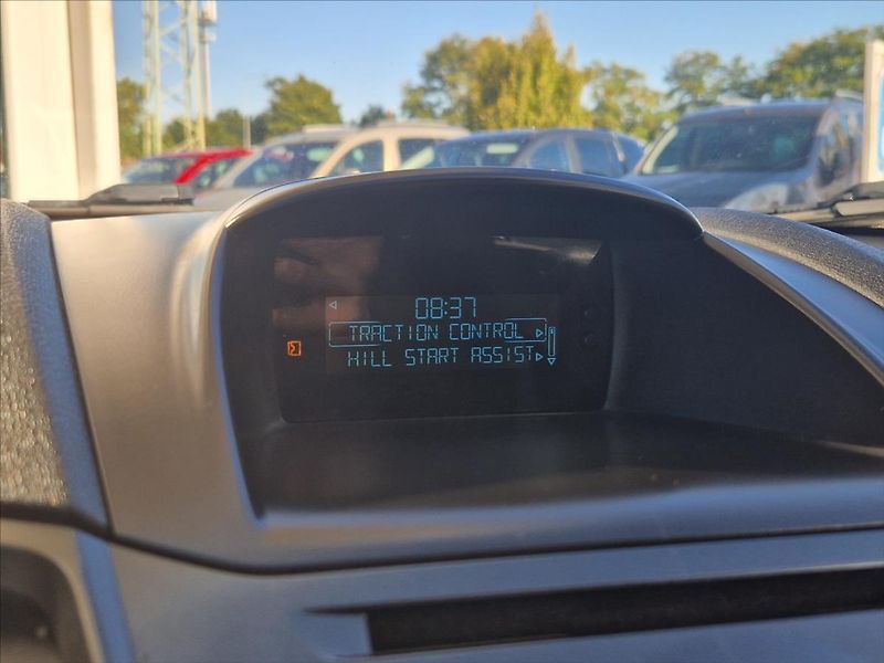 Ford Fiesta 1,2 i 44kW MANUÁL HEZKÝNÁJEZD - fotka 32 z 36