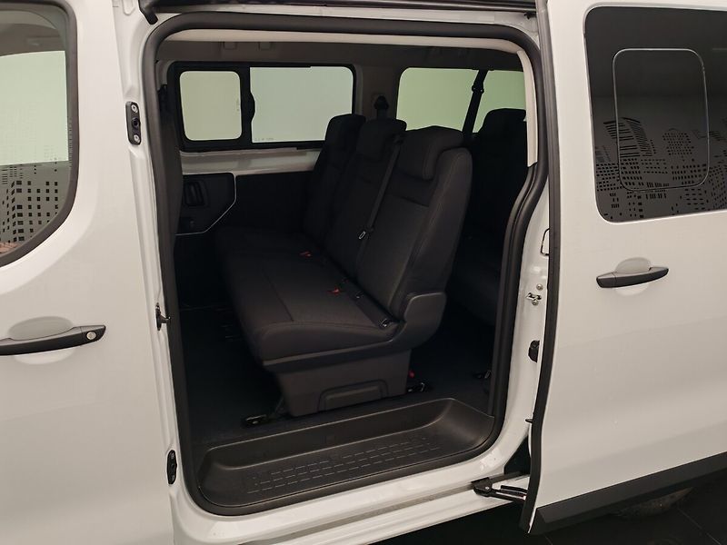 Toyota ProAce Verso 2,0D L2 6MT Combi 8S - fotka 8 z 18