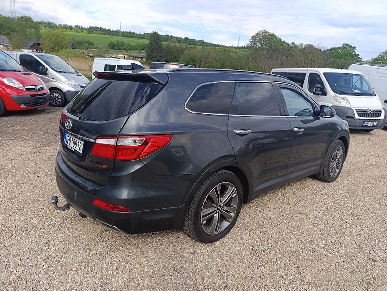 Hyundai Grand Santa Fe (2015) 2.2 CRDi 4x4 6míst tažné - fotka 7 z 20