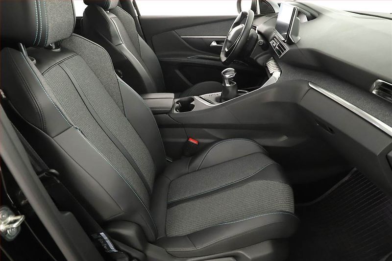 Peugeot 5008 (2022) Allure 1.5 BlueHDi - fotka 19 z 21