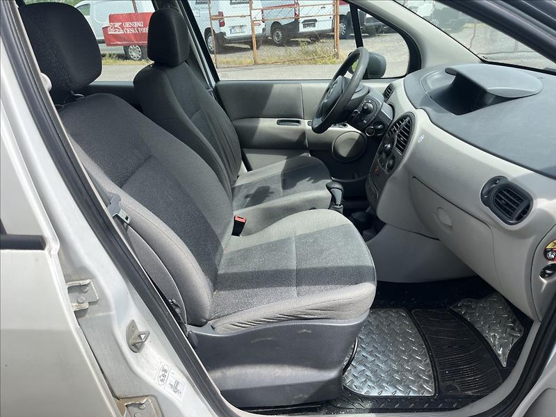 Renault Modus 1,4 i SERVIS - fotka 11 z 28