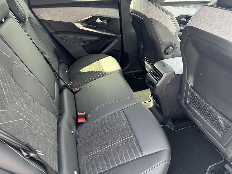 Peugeot 3008 (2024) GT - fotka 14 z 21