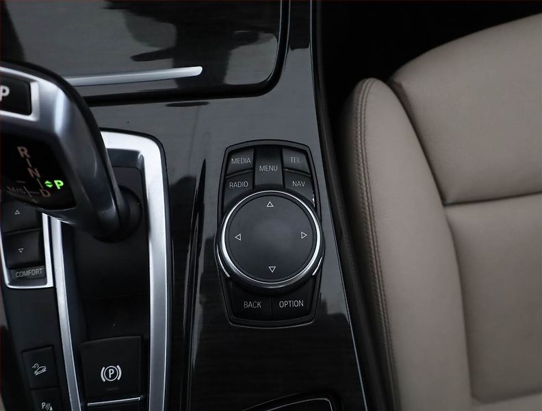 BMW Řada 5 (2016) 520d xDrive, 4X4, Automat, ČR - fotka 11 z 20