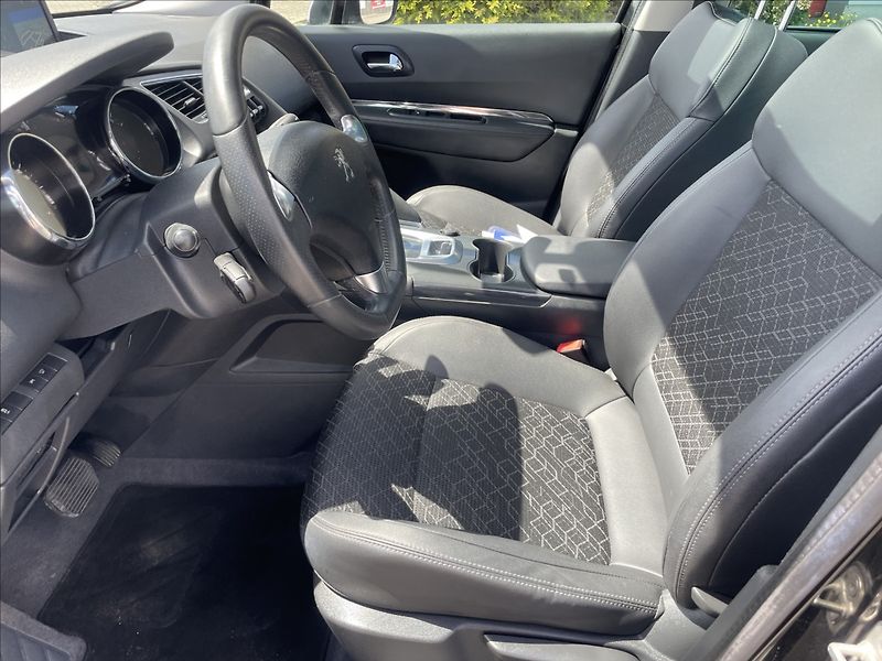 Peugeot 3008 1,6 THP 121kw ALLURE GPS PANOR - fotka 7 z 40