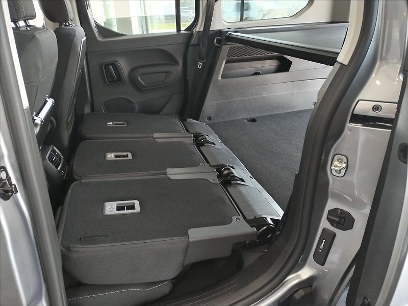 Toyota ProAce City Verso (2026) 1.5 DIESEL 6MT  FAMILY 5S LONG - fotka 11 z 18