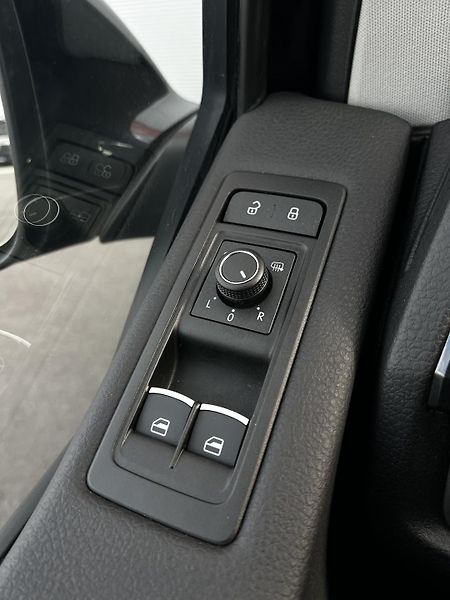 Volkswagen Multivan 2.0TDI 150kW DSG 4x4 Long TZ - fotka 17 z 23