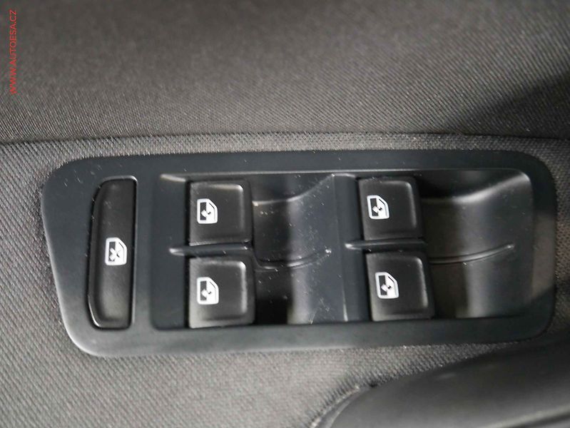 Volkswagen Golf (2017) 2.0TDi 4x4, DSG, LED, navi - fotka 19 z 21