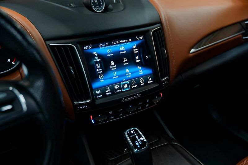 Maserati Levante GranLusso - fotka 12 z 24