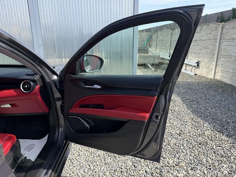 Alfa Romeo Stelvio 2.2JTDM Q4 4x4 210PS VELOCE 1A - fotka 127 z 167