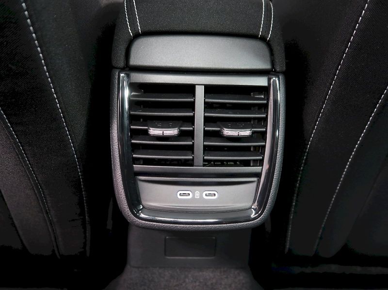 Škoda Kamiq (2025) MONTE CARLO 1.0TSI 85KW DSG PA - fotka 38 z 40