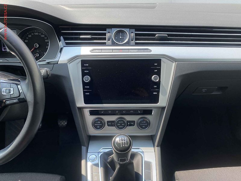 Volkswagen Passat (2018) 1.4 TSi, Comfortline, navi - fotka 12 z 18