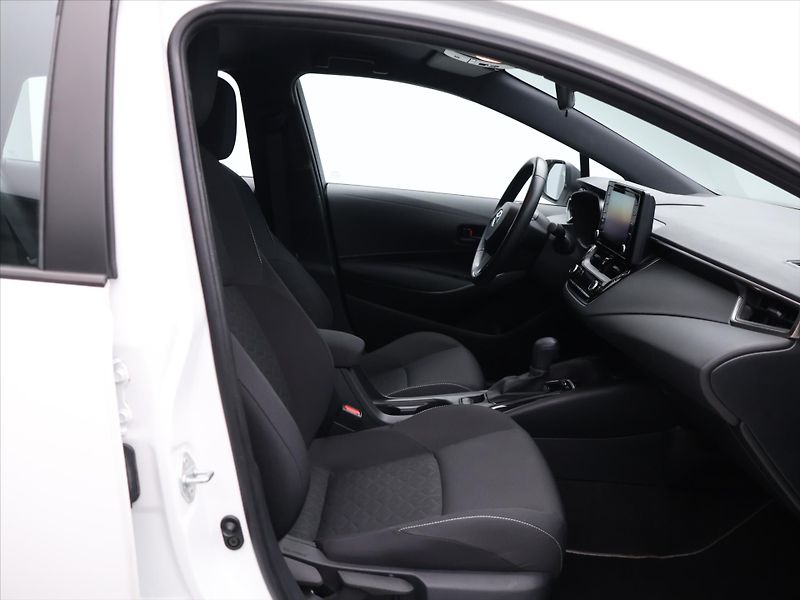 Toyota Corolla 1,8 Hybrid 72kW Aut. CZ DPH - fotka 11 z 24