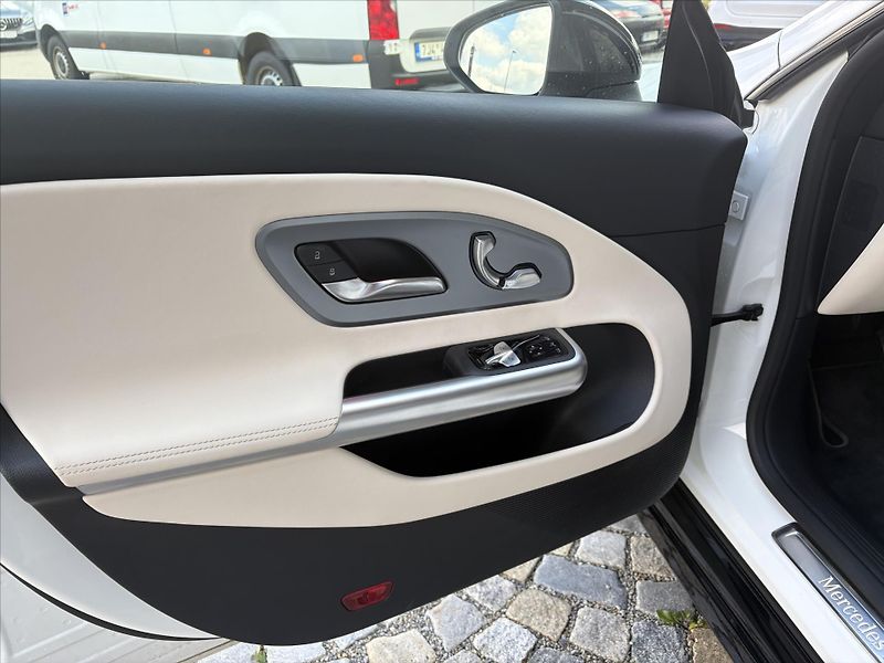 Mercedes-Benz CLA 200 Progressive Premium - fotka 4 z 30