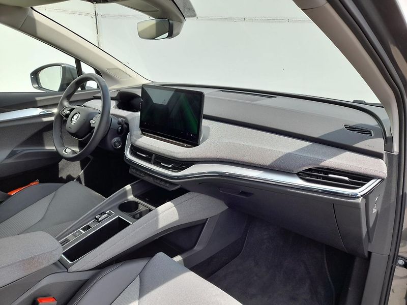 Škoda Enyaq 50 Tour 55kWh 125kW 1A - fotka 18 z 20