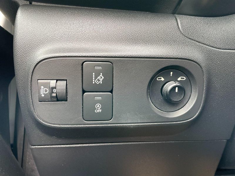 Citroën C3 (2018) Feel 1.2 PureTech 81kW! PDC! - fotka 23 z 29