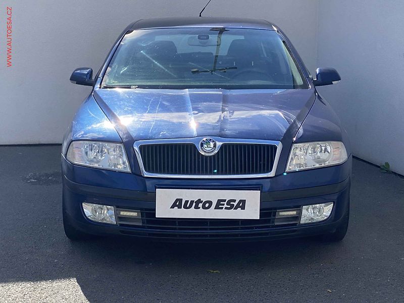 Škoda Octavia (2007) 1.9TDi, AC, výhřev sed - fotka 2 z 17