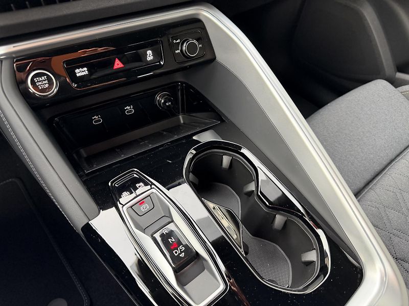 Audi Q5 (2026) TDI 150kW 4X4 S-LINE R20 3D!!! - fotka 44 z 51